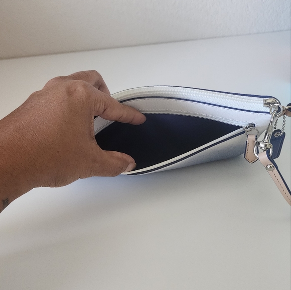 Coach new blue and white ombre wristlet - Picture 11 of 12